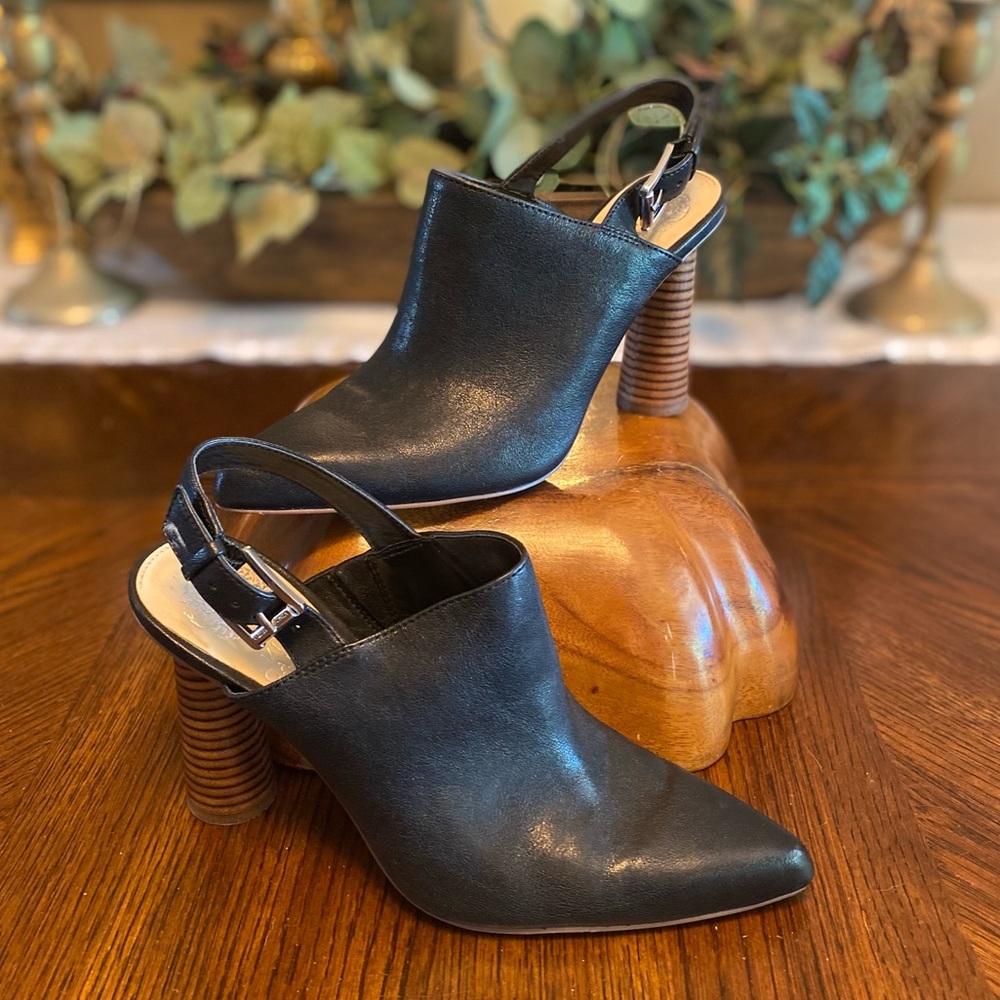 Women’s VINCE CAMUTO Black Leather Sling Back Heels